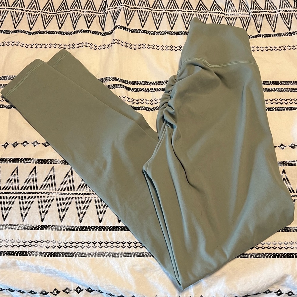 Curves n combatboots executive Booty scrunch cactus leggings small